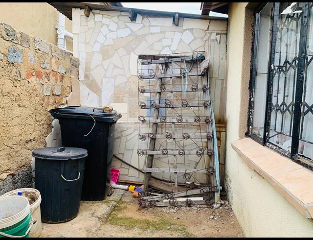 2 BEDROOM FREESTANDING FOR SALE IN TSAKANE EXT 11